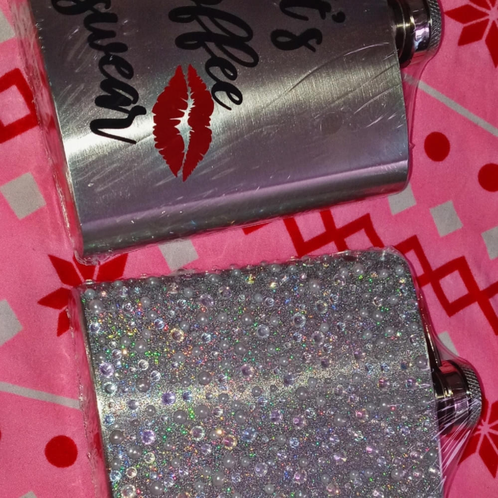 2 Flasks - Picture 2 of 3
